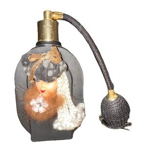 VINTAGE PERFUME BOTTLE / ATOMIZER ART DECO‎ STYLE 3-D LADY MATTE BLACK GLASS